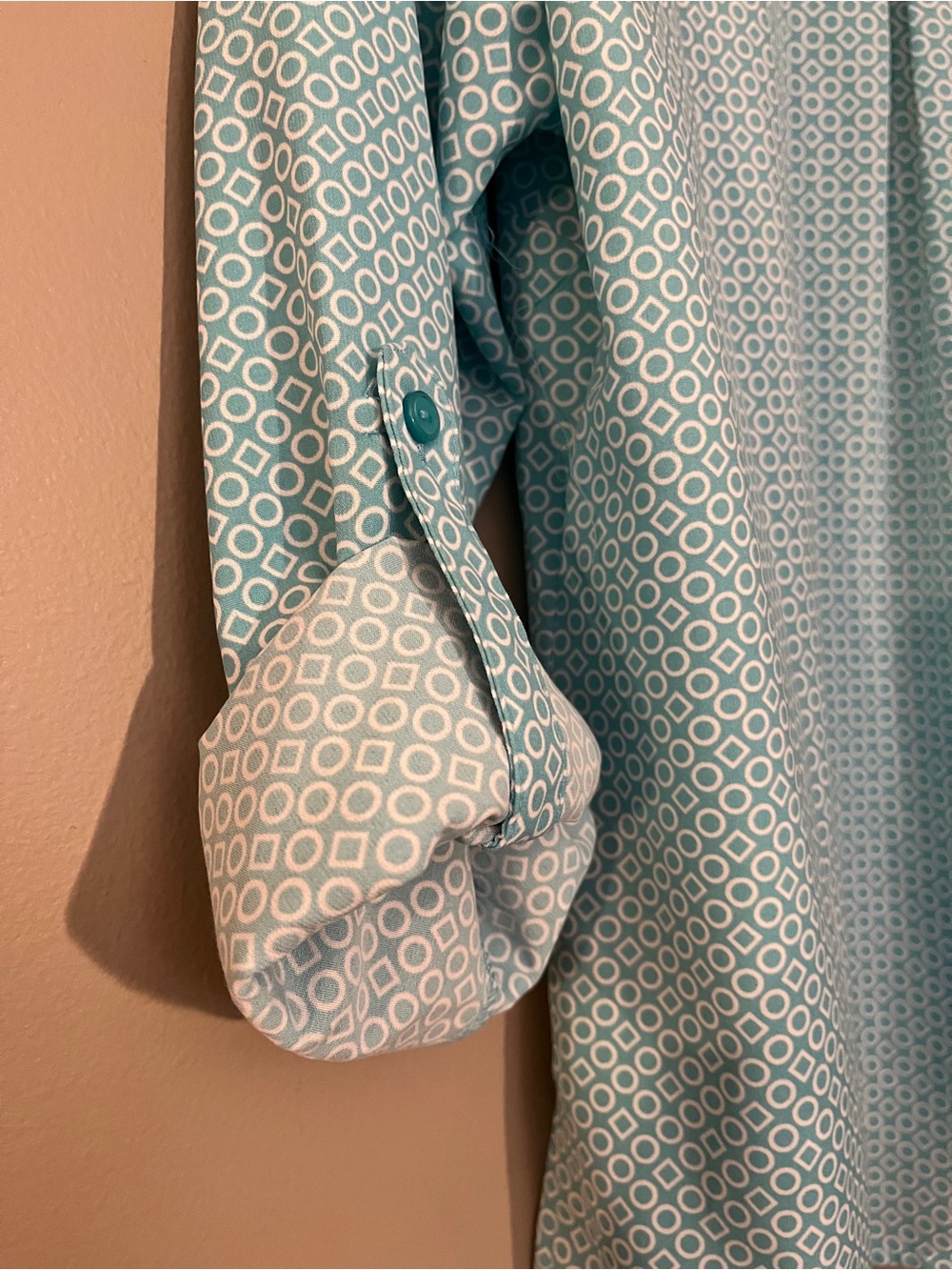 NWT Notations Petite Blue Geometric Button Front Blouse Roll Tap Sleeves Top LP - Picture 4 of 10